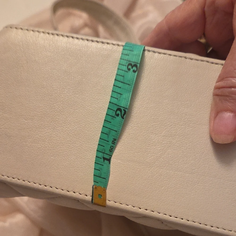NWOT Chic Ivory Quilted Soft Genuine Leather Shoulder Bag - Picture 8 of 13